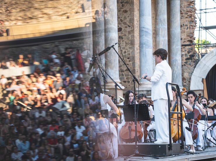 Pilar Vizcano realizar el encendido oficial en las Ferias y Fiestas de Mrida