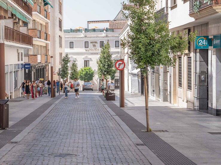 Adjudicado entoldado de calles Camilo Jos Cela y Flix Valverde Lillo por 199488 euros