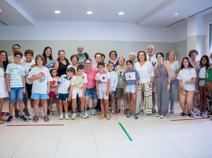 Mayores Zona Sur acuden a taller prctico intergeneracional sobre uso dispositivos mviles