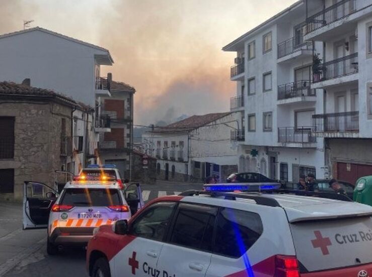Convoy organizado para evacuar a los vecinos en Cabezabellosa de vuelta con 19 personas