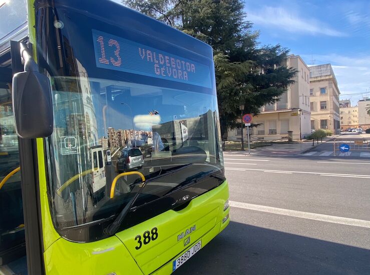 Badajoz contar con servicio especial de autobs urbano por festividad de Todos los Santos