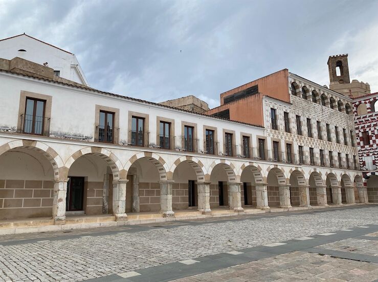 Profesora Roco Velasco ofrece conferencia en Badajoz sobre conceptos rabe e islmico