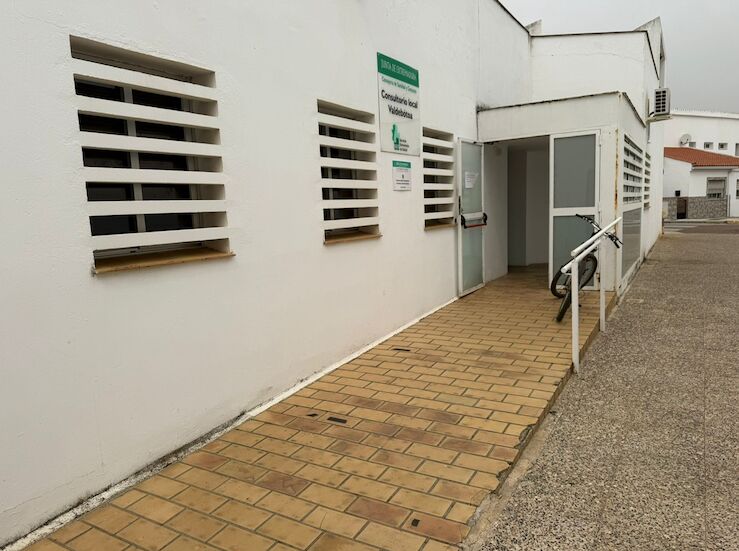 PSOEBadajoz destapa las graves deficiencias del consultorio mdico de Valdebtoa