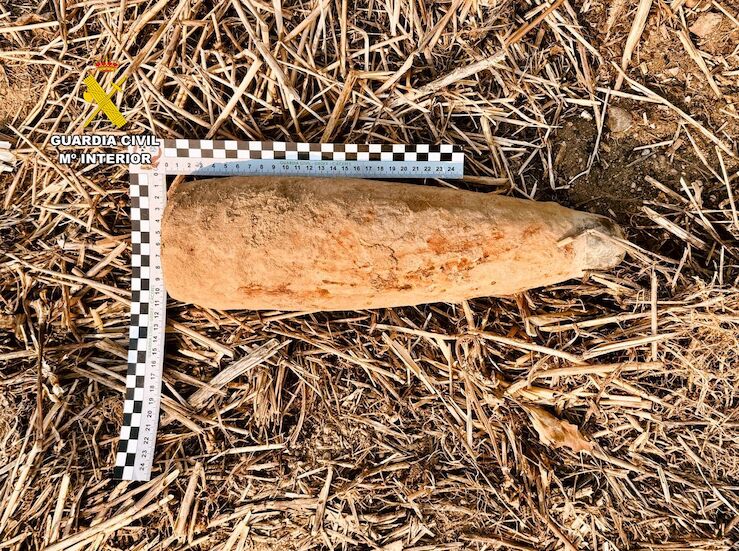 Guardia Civil desactiva proyectil de artillera de la Guerra Civil hallado en Villanueva