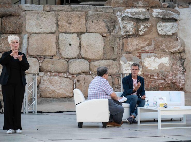 Ayuntamiento de Mrida adjudica nuevo contrato de servicio intrprete de lengua de signos 