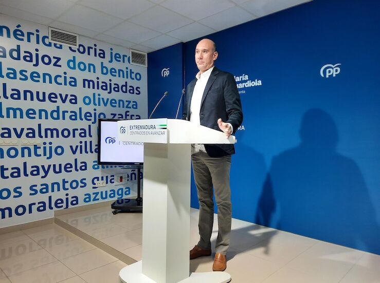 PP ve una vergenza que Illa se rena con Puigdemont para salvar el cargo de Snchez