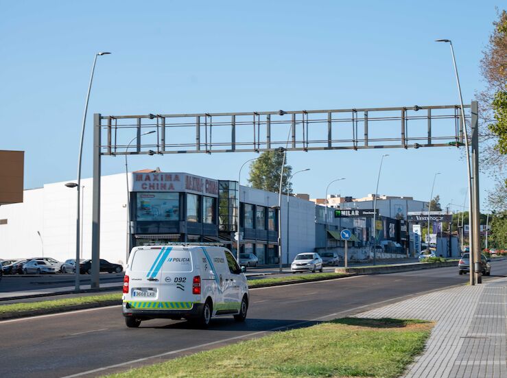 Comienza la instalacin del radar en la avenida Reina Sofa de Mrida