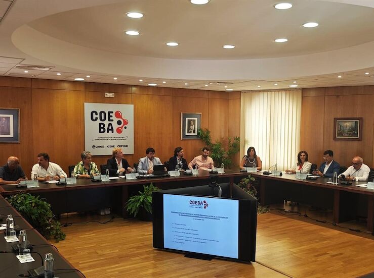 Coeba traslada al alcalde de Badajoz sus propuestas para impulsar crecimiento local