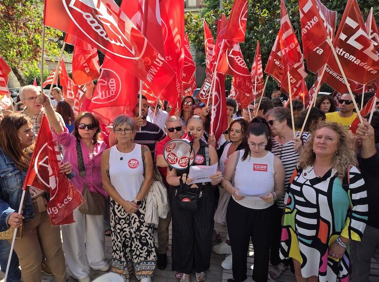 UGT y CCOO reclaman en Badajoz la reduccin de la jornada laboral 