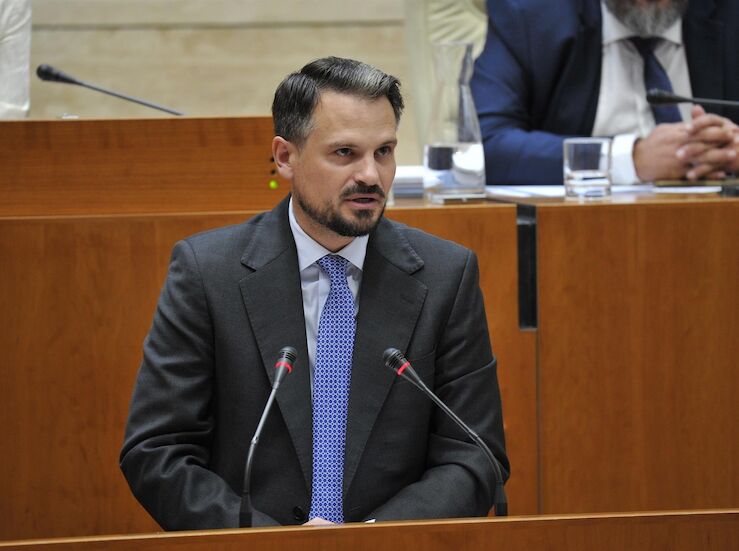 Bautista reprocha a Vox la pobredumbre moral al presentar una querella por los incendios