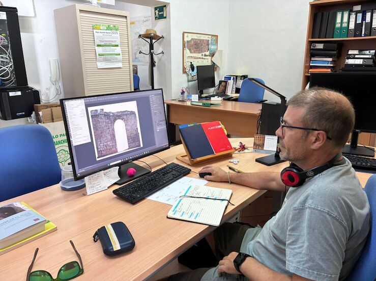 Conferencia del paleontlogo Juan Luis Arsuaga en Mrida por el Da Maximiliano Macas