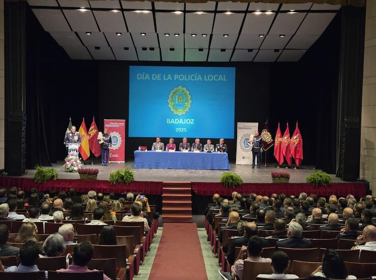 Gragera cita como reto de la Polica Local de Badajoz la seguridad vial en colegios 