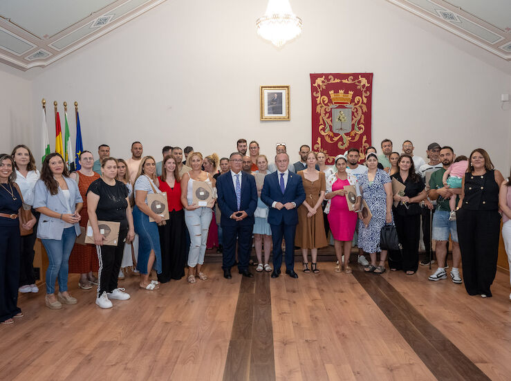 La Junta entrega las llaves de 24 viviendas pblicas en Almendralejo tras invertir 22M