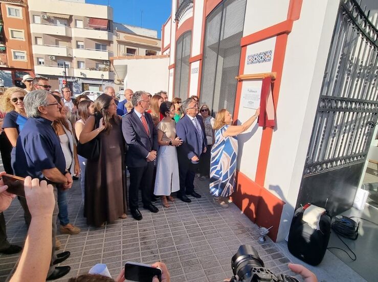 El nuevo mercado municipal de abastos de Almendralejo abre tras tres aos de trabajos 