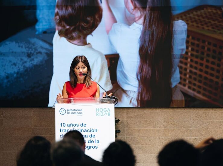 Rego prepara un decreto que priorizar el acogimiento familiar de menores tutelados 