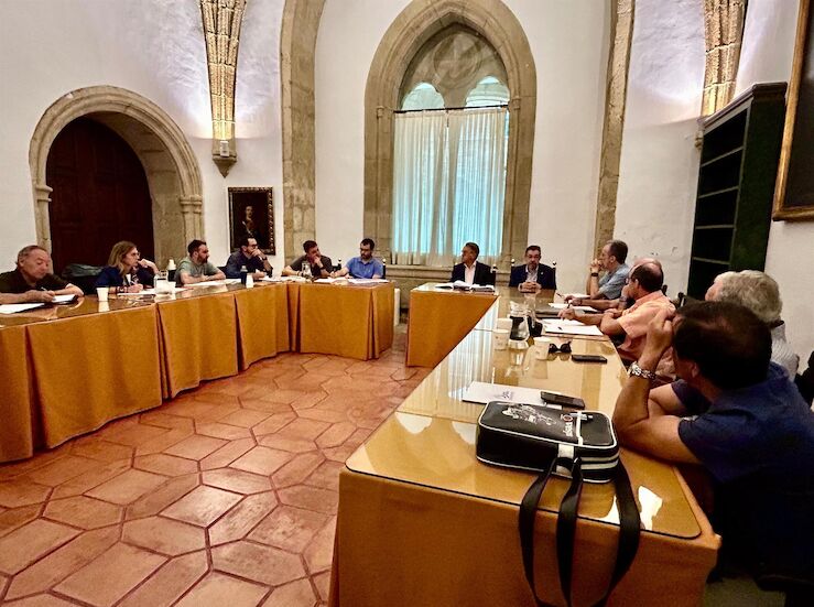 Informes descartan problemas en agua de municipios extremeos afectados por incendios