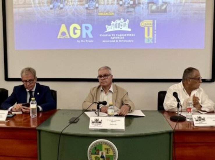 Un foro en Badajoz aborda la situacin tcnica de la agricultura de cultivos leosos