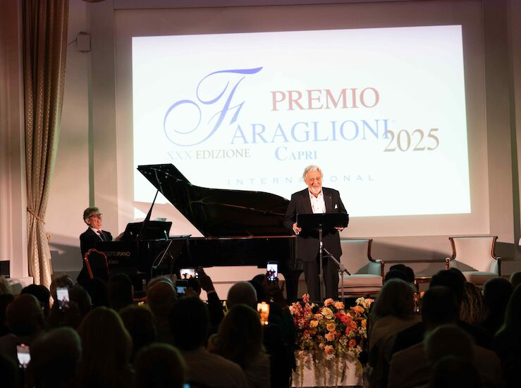 Plcido Domingo conquista Sofa y recibe en Capri el galardn Faraglioni