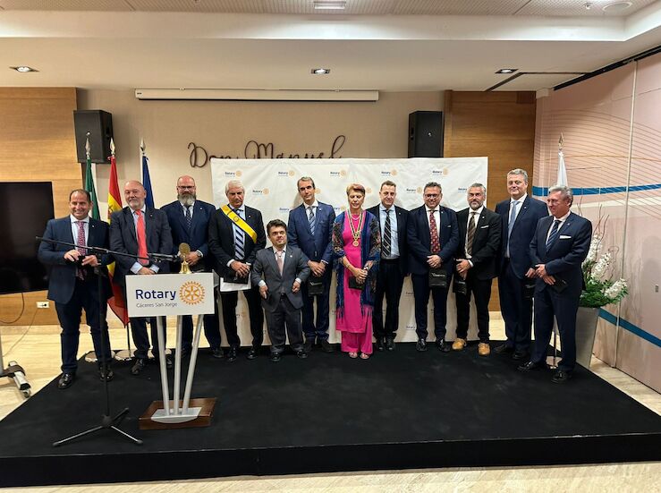 El Club Rotary Cceres San Jorge da la bienvenida a su nueva presidenta Pilar Acosta Ller