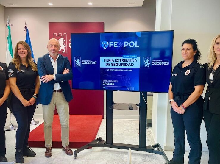 Asociacin de Mujeres Extremeas Policas Locales organiza I Feria Extremea de Seguridad