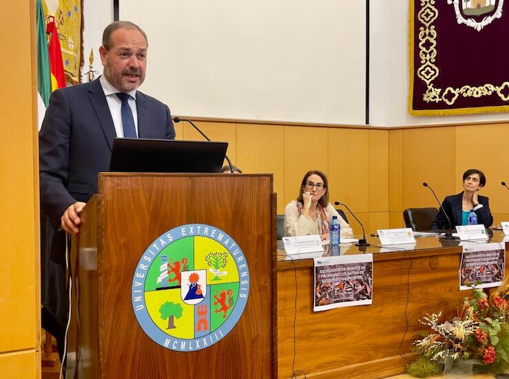 Ramrez anima a dueos de montes a asociarse y firmar contratos de gestin con la Junta 