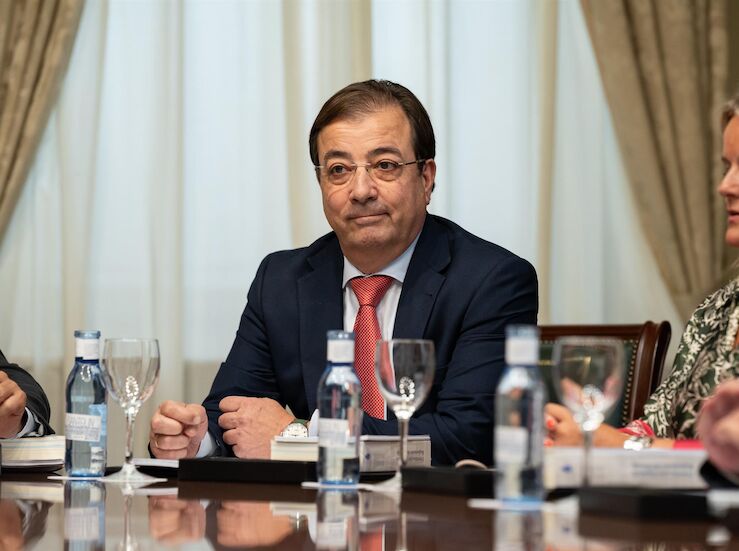 El Senado despide con tres minutos de silencio a Guillermo Fernndez Vara