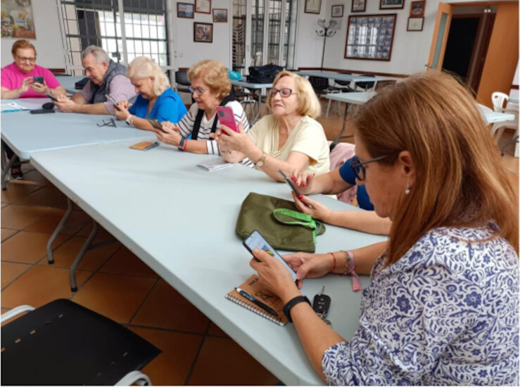 La Junta apoya con 38000 la inclusin digital de las personas mayores en Badajoz