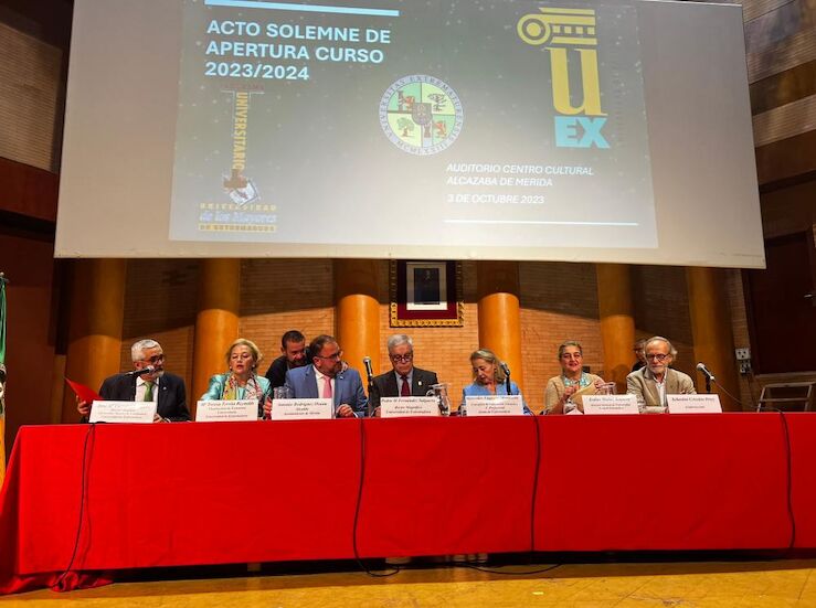 Educacin destina 310000 euros al programa Universidad de Mayores de la UEx
