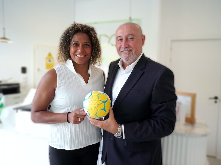 Javier Arteaga Glvez y el Club Marta Mangu promueven campaa sonrisa de campeones