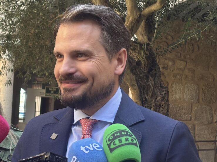 Bautista siente pena de que Vox acte en Extremadura segn decida Madrid