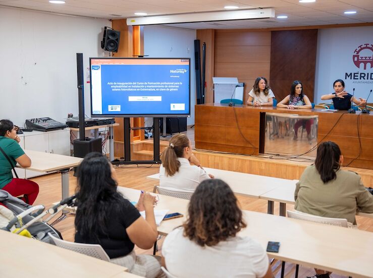 Naturgy imparte en Mrida un curso de instalacin de Sistemas Solares Fotovoltaicos
