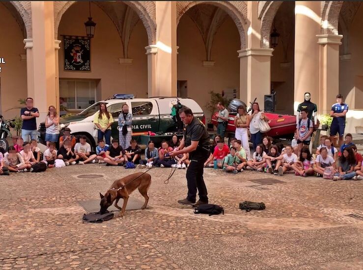 300 alumnos conocern el trabajo de la Guardia Civil en una jornada de puertas abiertas