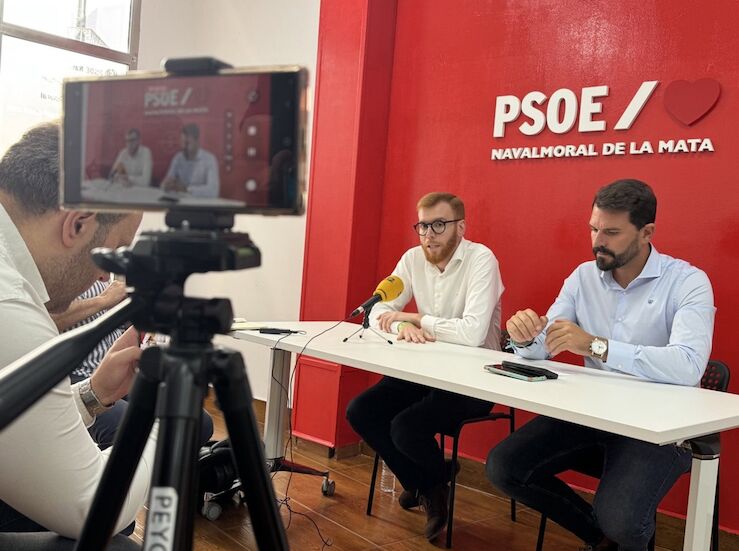 PSOE critica abandono de Navalmoral de la Mata y pide transparencia sobre gigafactoria