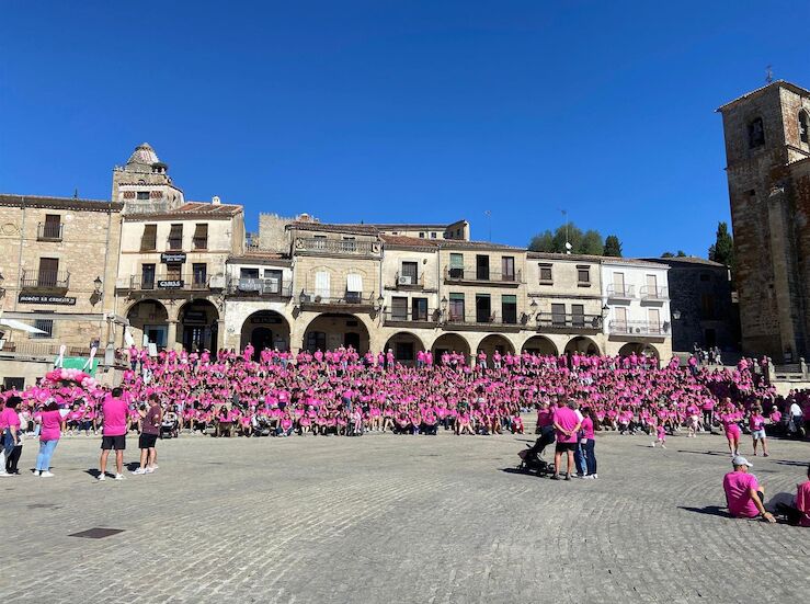 Mas de 100 localidades de la provincia de Cceres participan en las Marchas Rosas AECC