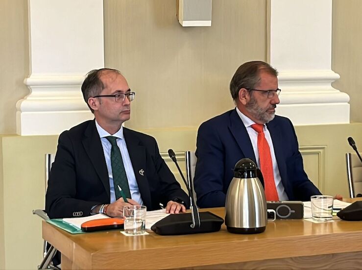 El nuevo edil de Vox en Cceres Francisco Flores toma posesin de su cargo