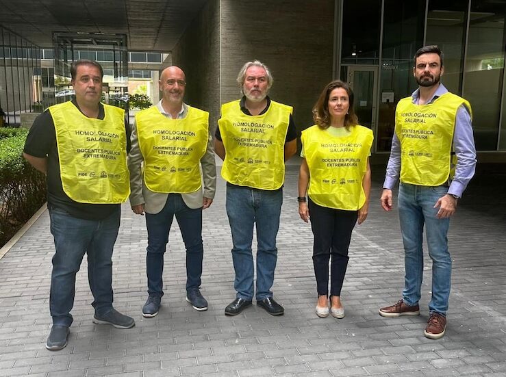 Al no haber acuerdo sindicatos docentes piden la dimisin de la consejera de Educacin