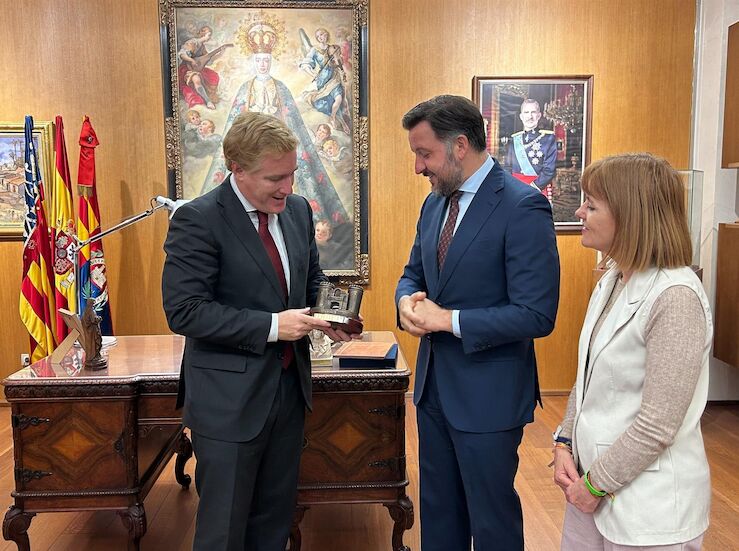 Gragera visita Elche con motivo Ao Jubilar del 75 aniversario del Dogma de la Asuncin