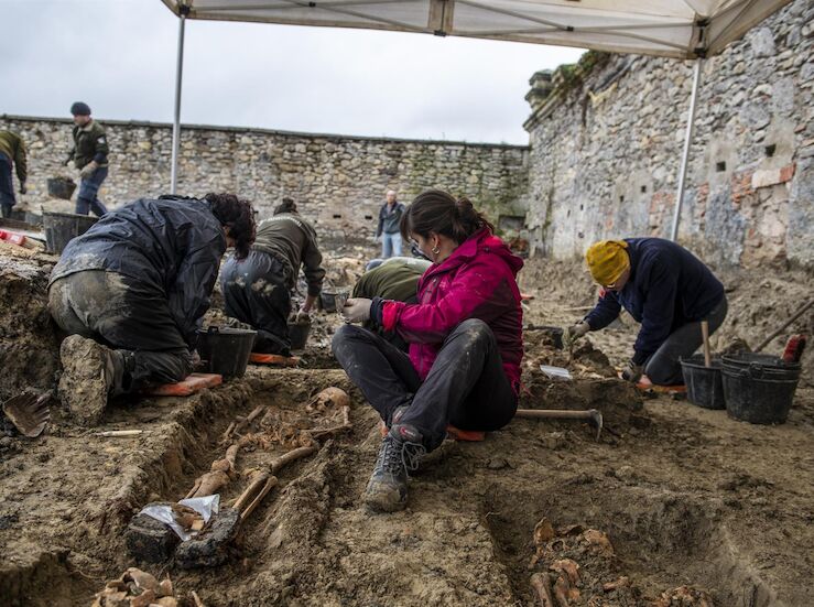 Identificadas otras tres vctimas extremeas de la prisin franquista de Ordua