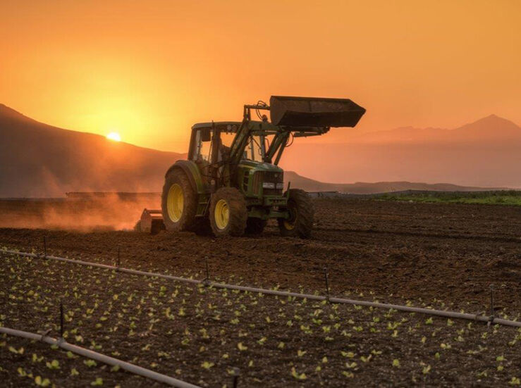 Bruselas promete ayudas a agricultores antes del verano para paliar alza de fertilizantes