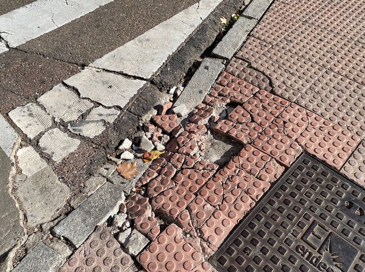 El PSOE denuncia el deterioro y la suciedad generalizada de Badajoz