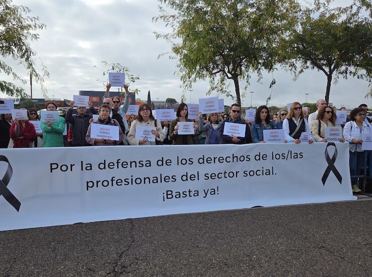 Colegios y colectivo profesionales arropan en el juzgado a la familia de Beln Corts