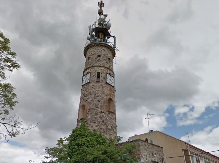 Ayuntamiento Cceres insta a Retevisin a retirar ya antenas de la Torre del Reloj