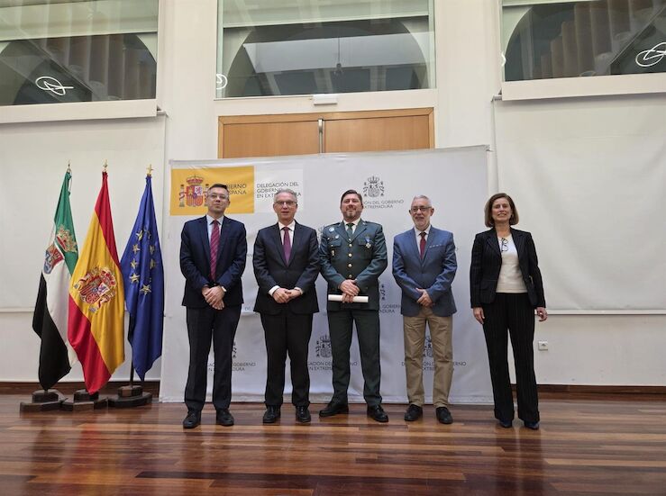 El teniente coronel Luis Mara Cordero recibe la Medalla al Mrito de la Seguridad Vial