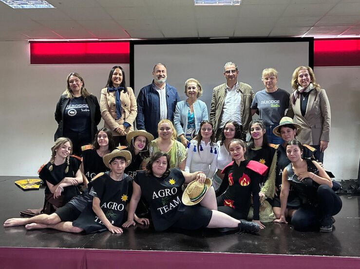 Vaquera celebra victoria IES Siberia Extremea en Concurso Nal Teatro Clsico Grecolatino