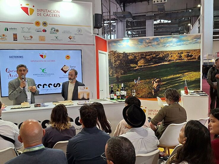 La Torta del Casar difunde el sabor extremeo en el Gastronomic Frum de Barcelona 