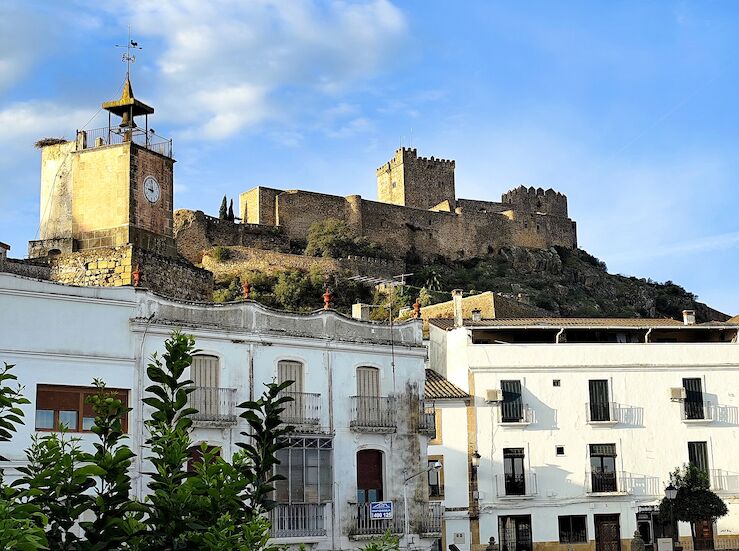 Isabel Gemio y Luis Landero lideran fundacin Asociacin Amigos Castillo de Alburquerque