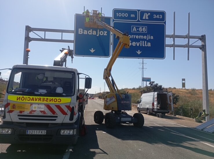 Gobierno acuerda licitar por 296M contrato para conservar 200 km carreteras en Badajoz