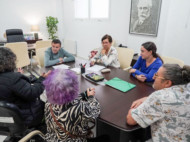 Gallardo se rene con afectados por la polio para escuchar sus reivindicaciones