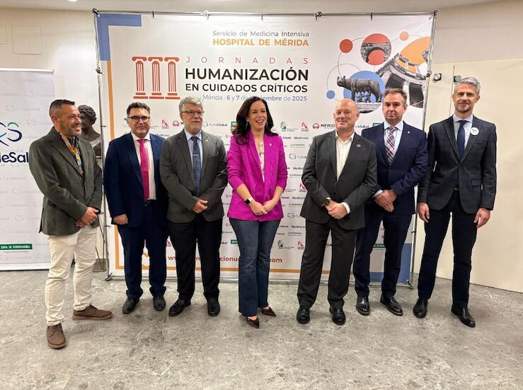 G Espada ensalza la apuesta de la Junta por humanizar la salud y los cuidados crticos