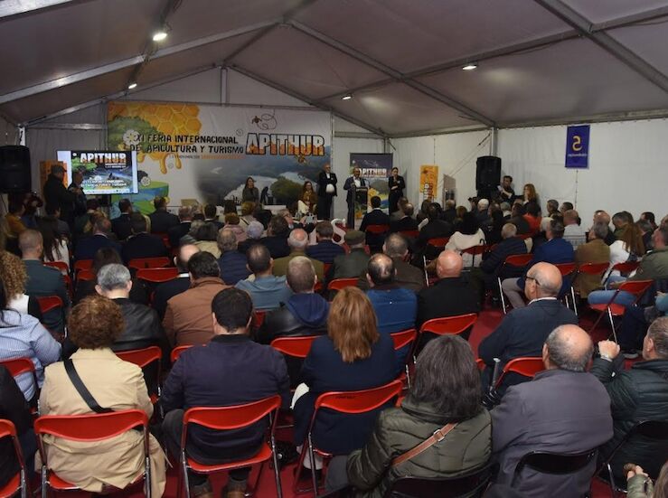 Feria Apicultura y Turismo convierte a comarca de Las Hurdes en capital de la miel